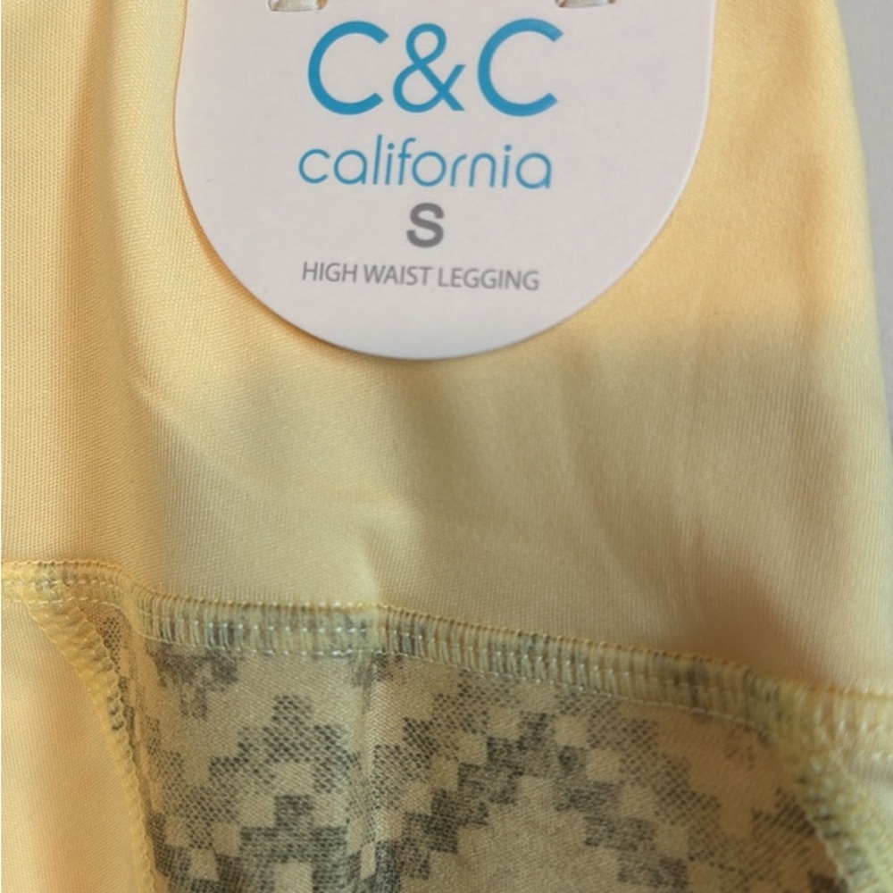C&C California Yellow Chevron-Trim Capris Women’s small NWT - Picture 4 of 11